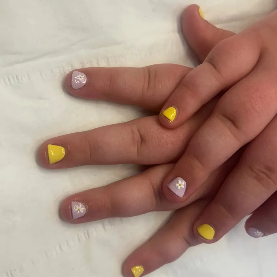 Sunny Dots, nail art, by Tee Nails